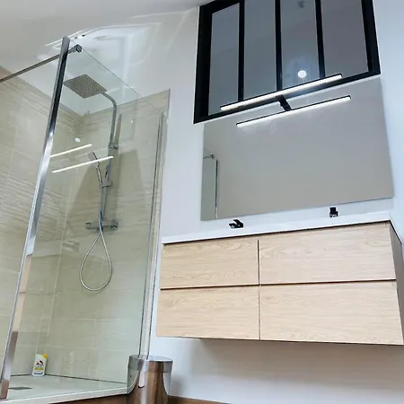 Elegant T4 Centre Reims/parking Prive Reims