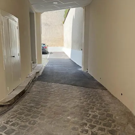 Elegant T4 Centre Reims/parking Prive Reims