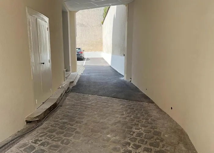 Elegant T4 Centre Reims/parking Prive Reims